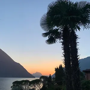 With A View تْشيما